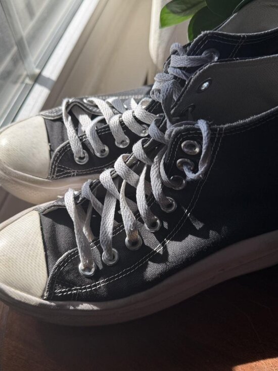 Converse - Picture 2 of 2